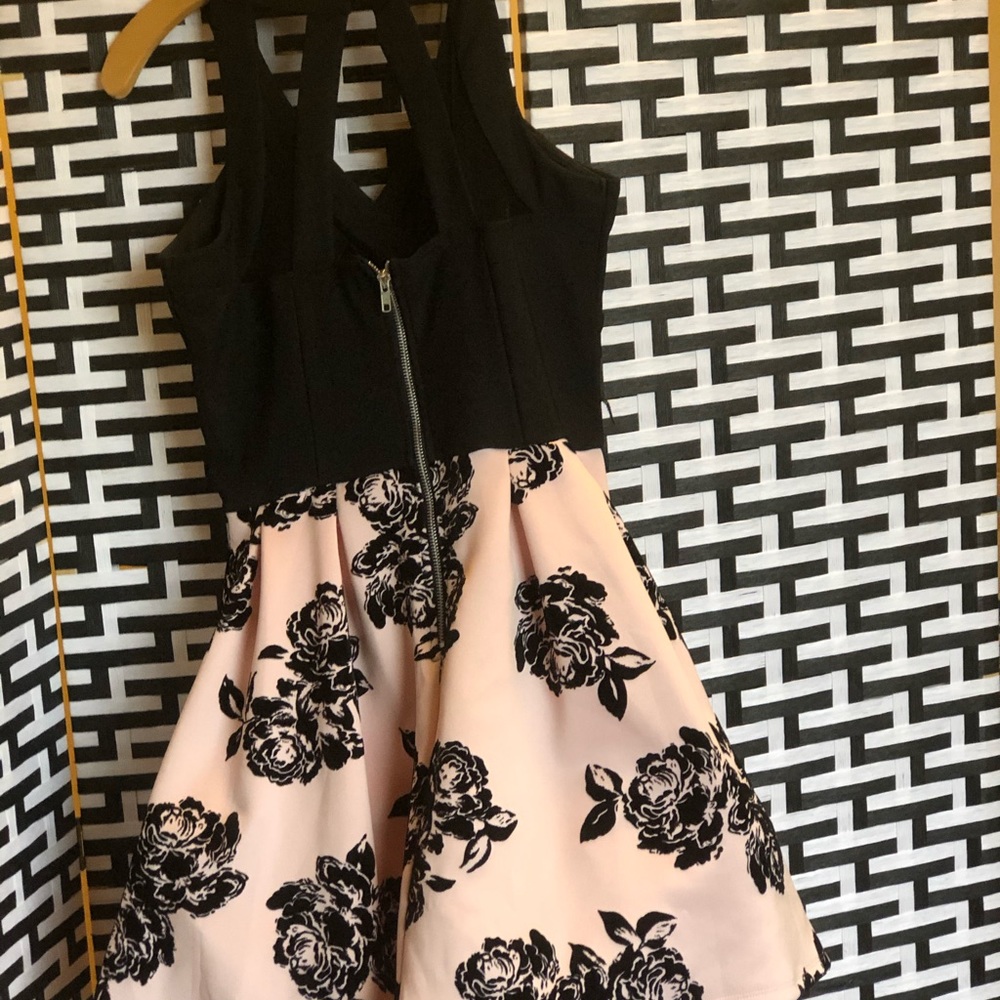 Dress - Picture 3 of 3